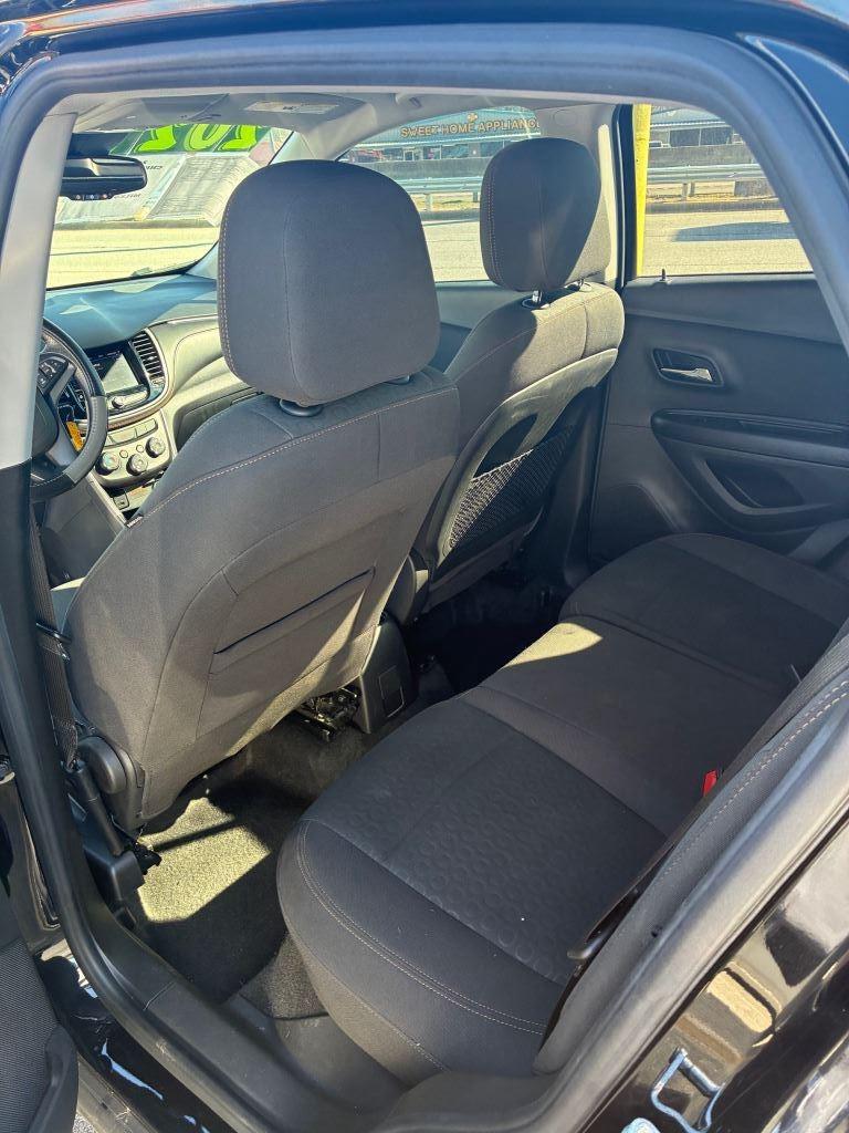 2021 Chevrolet Trax LS - Photo 6