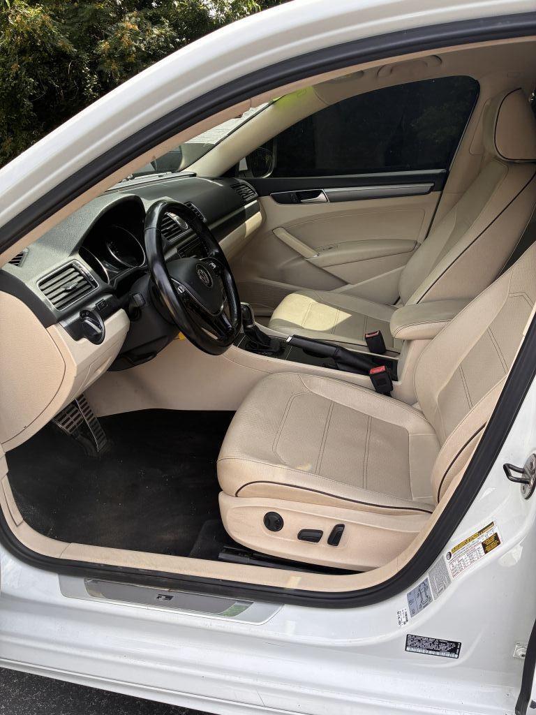2016 Volkswagen Passat R-Line - Photo 7